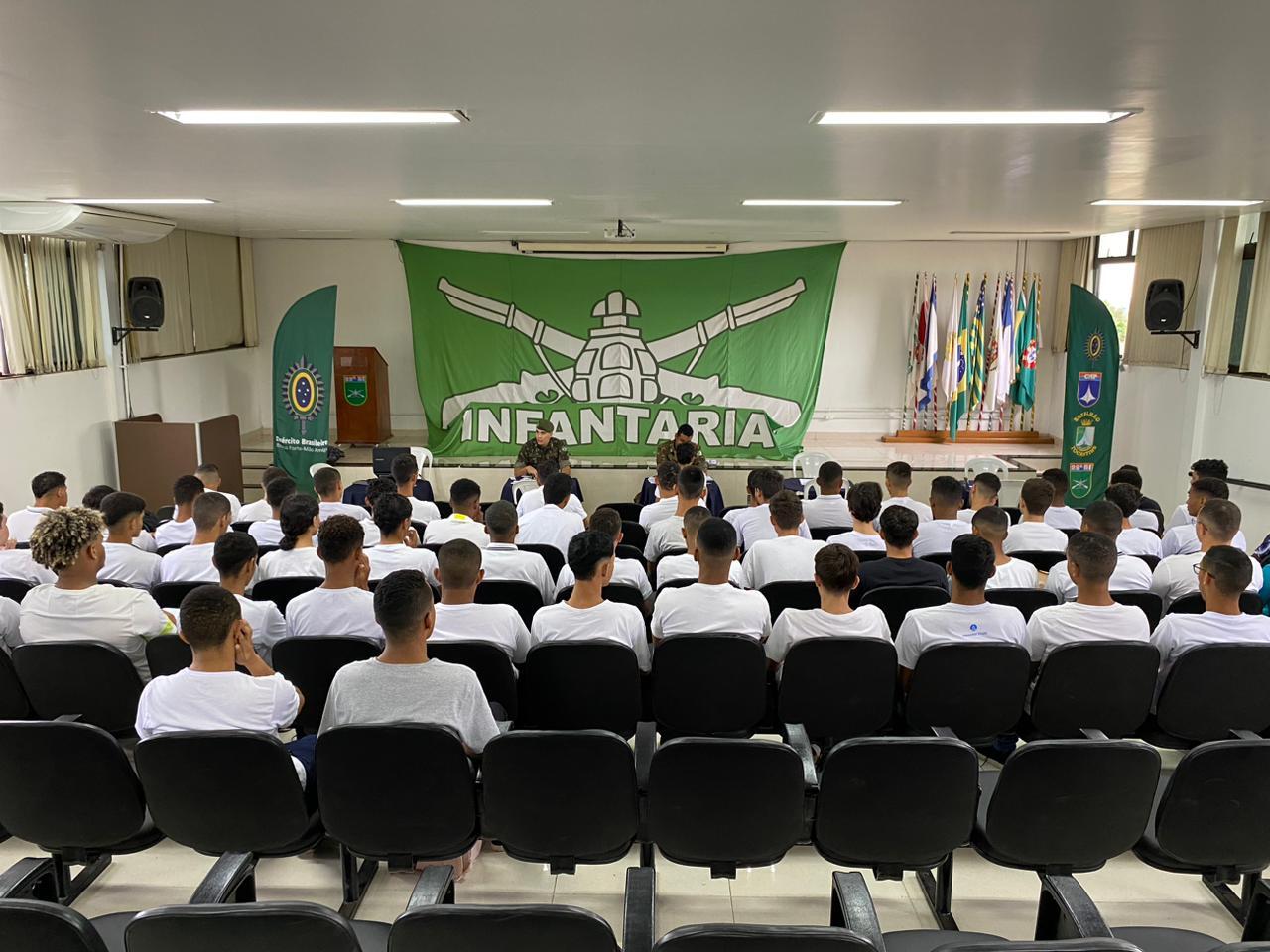 Alistados para prestarem o serviço militar inicial participam de processo seletivo para incorporação ao efetivo do Exército em Palmas